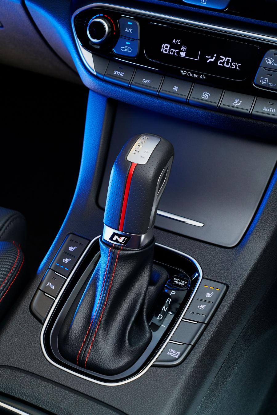 Детали интерьера Hyundai i30 N Line Premium (PD) 2019 года  (AU) (фото 8 из 16)